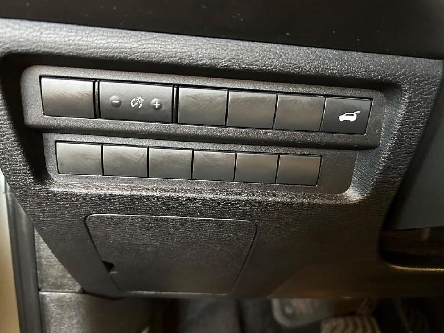 2024 SILVER Mitsubishi Outlander (JA4J3VA8XRZ) with an 4-Cyl 2.5 Liter engine, Automatic CVT transmission, located at 412 Auto Vista Drive, Palmdale, 93551, (661) 945-0620, 34.592636, -118.136681- Photo#30