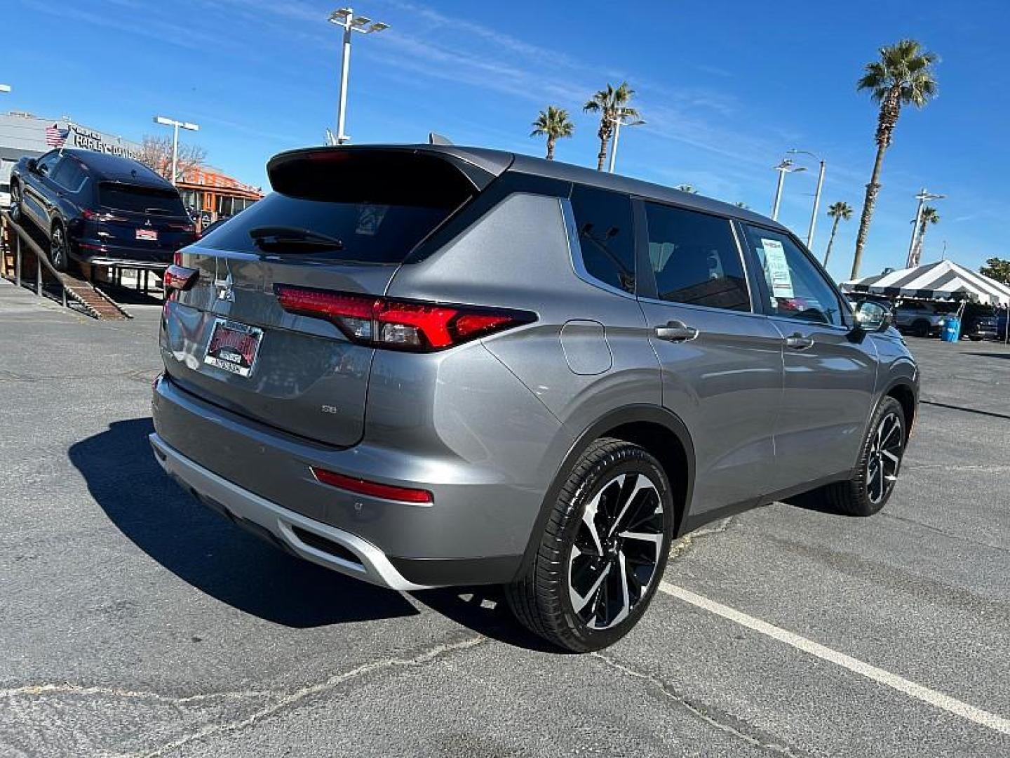2024 SILVER Mitsubishi Outlander (JA4J4VA84RZ) with an 4-Cyl 2.5 Liter engine, Automatic CVT transmission, located at 412 Auto Vista Drive, Palmdale, 93551, (661) 945-0620, 34.592636, -118.136681 - Photo#3