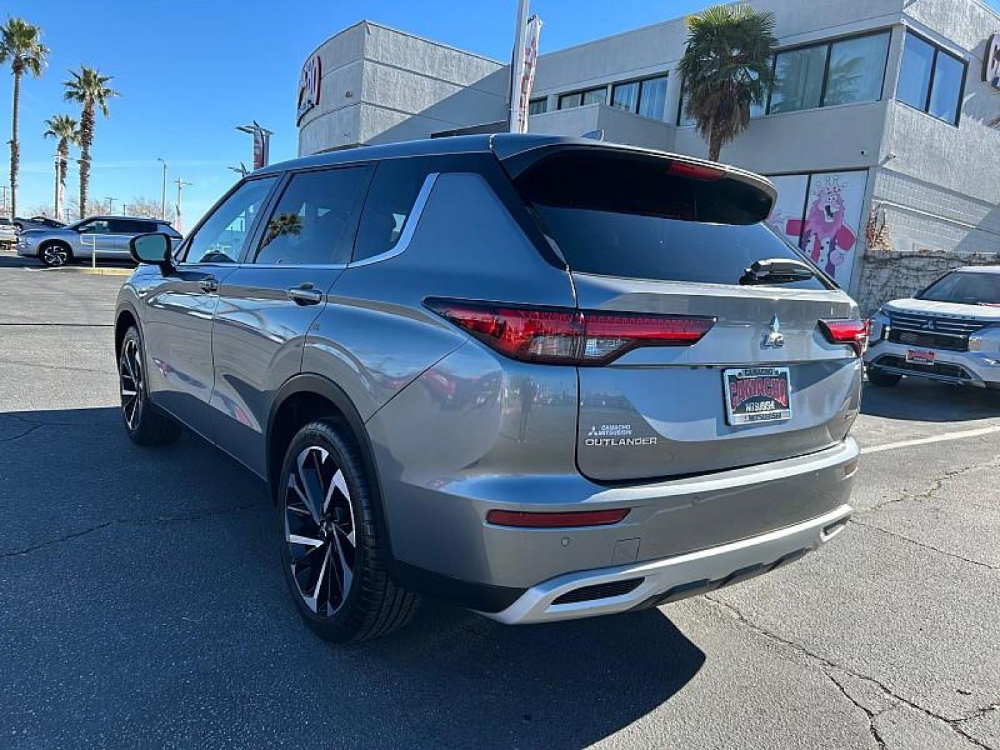 2024 SILVER Mitsubishi Outlander (JA4J4VA84RZ) with an 4-Cyl 2.5 Liter engine, Automatic CVT transmission, located at 412 Auto Vista Drive, Palmdale, 93551, (661) 945-0620, 34.592636, -118.136681 - Photo#5