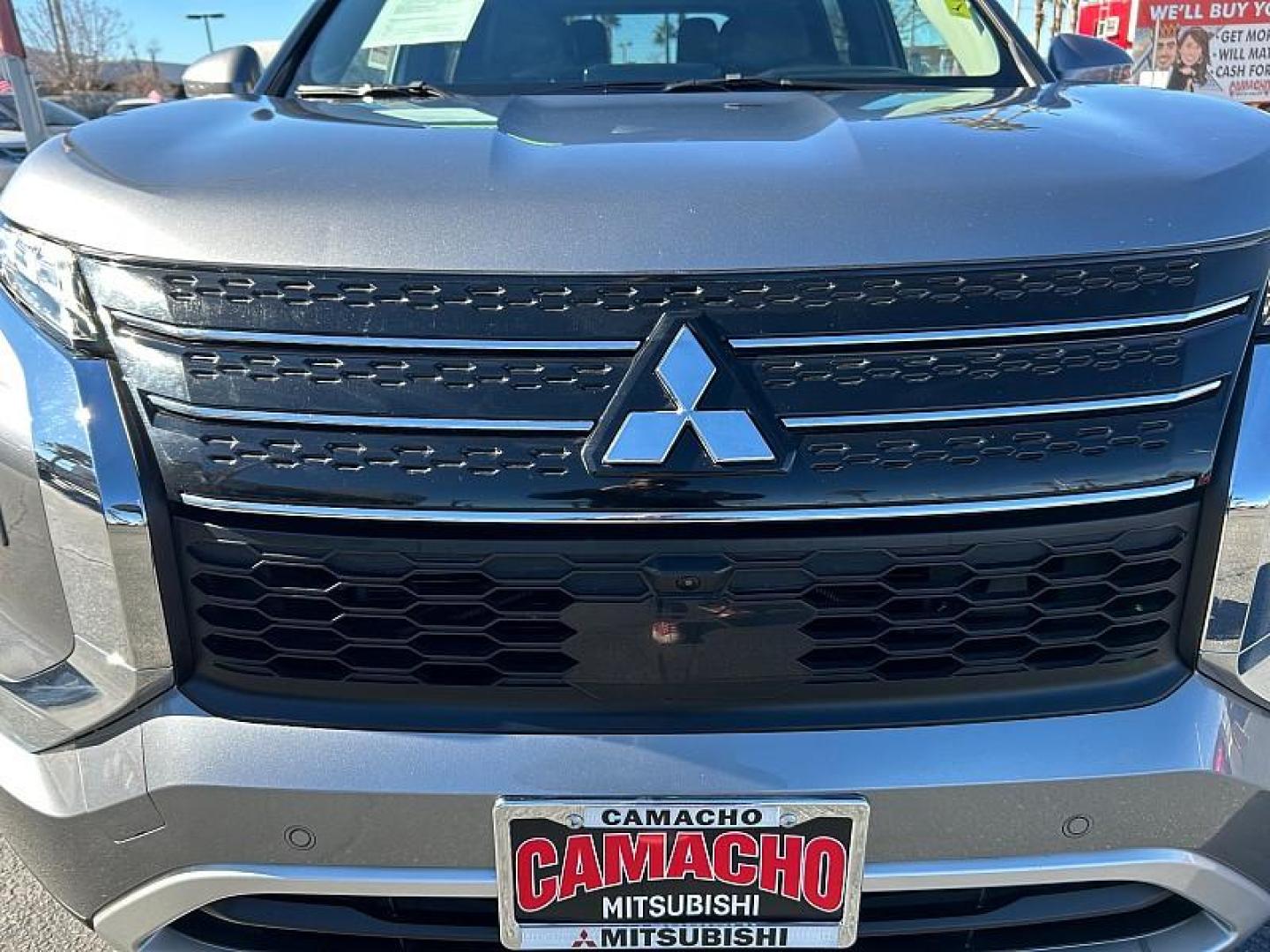 2024 SILVER Mitsubishi Outlander (JA4J4VA84RZ) with an 4-Cyl 2.5 Liter engine, Automatic CVT transmission, located at 412 Auto Vista Drive, Palmdale, 93551, (661) 945-0620, 34.592636, -118.136681 - Photo#8