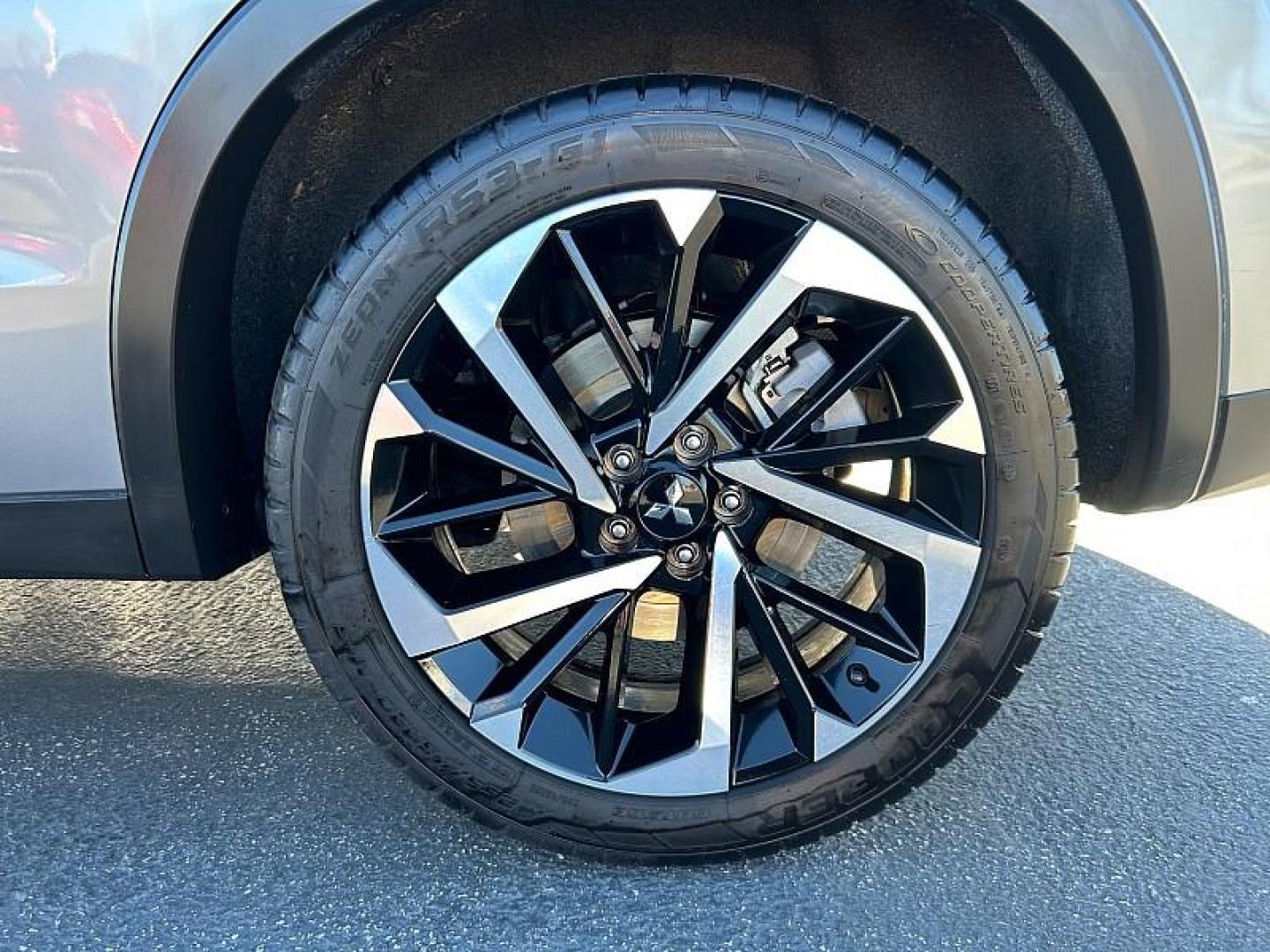 2024 SILVER Mitsubishi Outlander (JA4J4VA84RZ) with an 4-Cyl 2.5 Liter engine, Automatic CVT transmission, located at 412 Auto Vista Drive, Palmdale, 93551, (661) 945-0620, 34.592636, -118.136681 - Photo#11