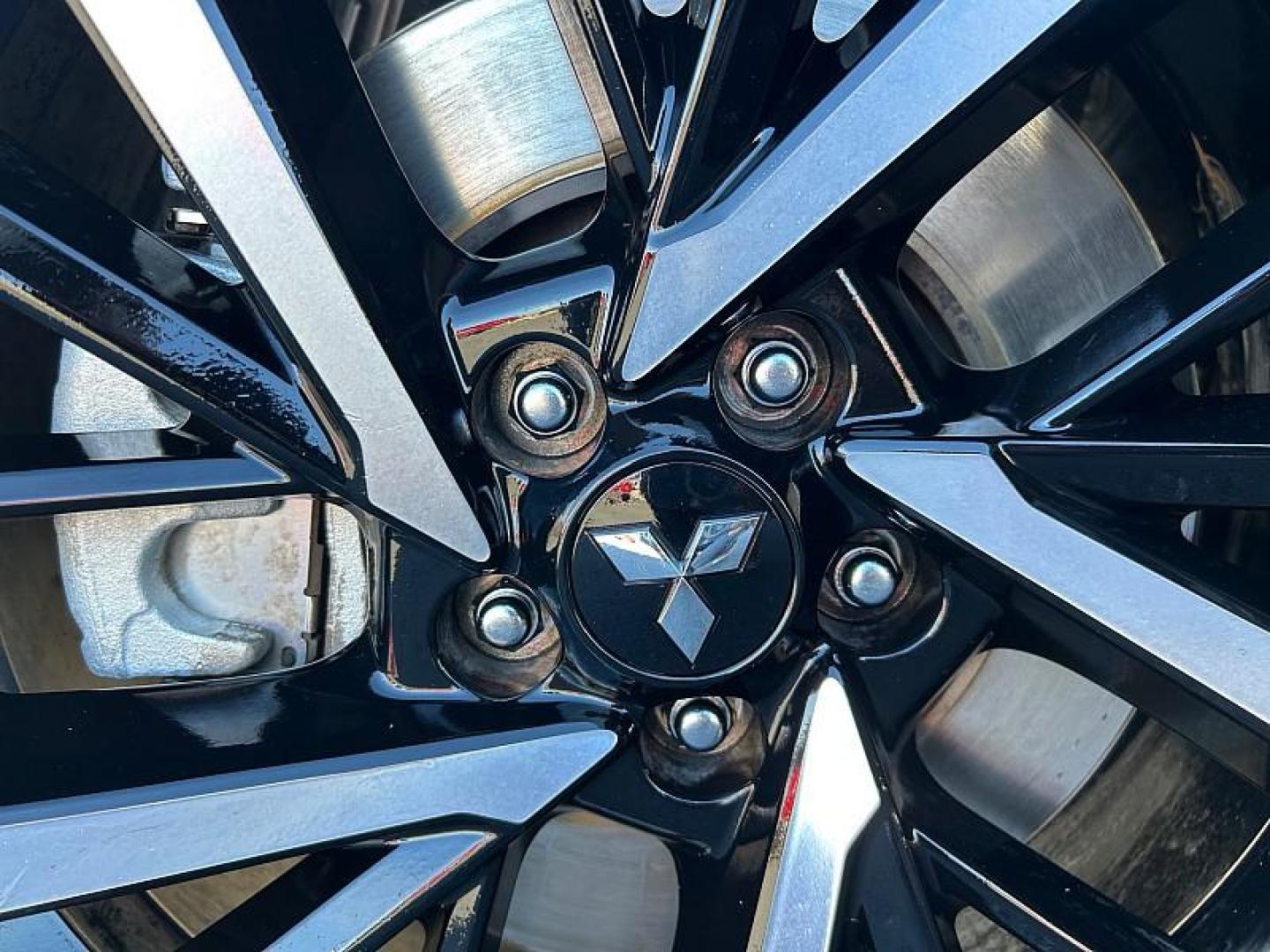 2024 SILVER Mitsubishi Outlander (JA4J4VA84RZ) with an 4-Cyl 2.5 Liter engine, Automatic CVT transmission, located at 412 Auto Vista Drive, Palmdale, 93551, (661) 945-0620, 34.592636, -118.136681 - Photo#12