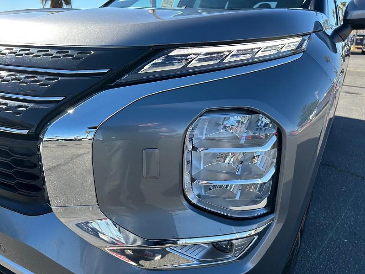 2024 SILVER Mitsubishi Outlander (JA4J4VA84RZ) with an 4-Cyl 2.5 Liter engine, Automatic CVT transmission, located at 412 Auto Vista Drive, Palmdale, 93551, (661) 945-0620, 34.592636, -118.136681 - Photo#14