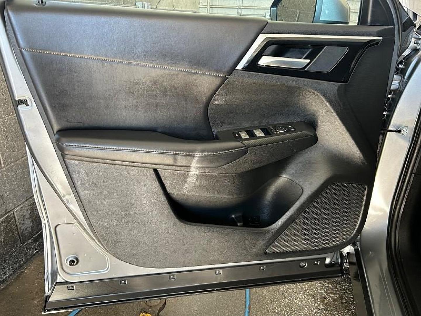 2024 SILVER Mitsubishi Outlander (JA4J4VA84RZ) with an 4-Cyl 2.5 Liter engine, Automatic CVT transmission, located at 412 Auto Vista Drive, Palmdale, 93551, (661) 945-0620, 34.592636, -118.136681 - Photo#15