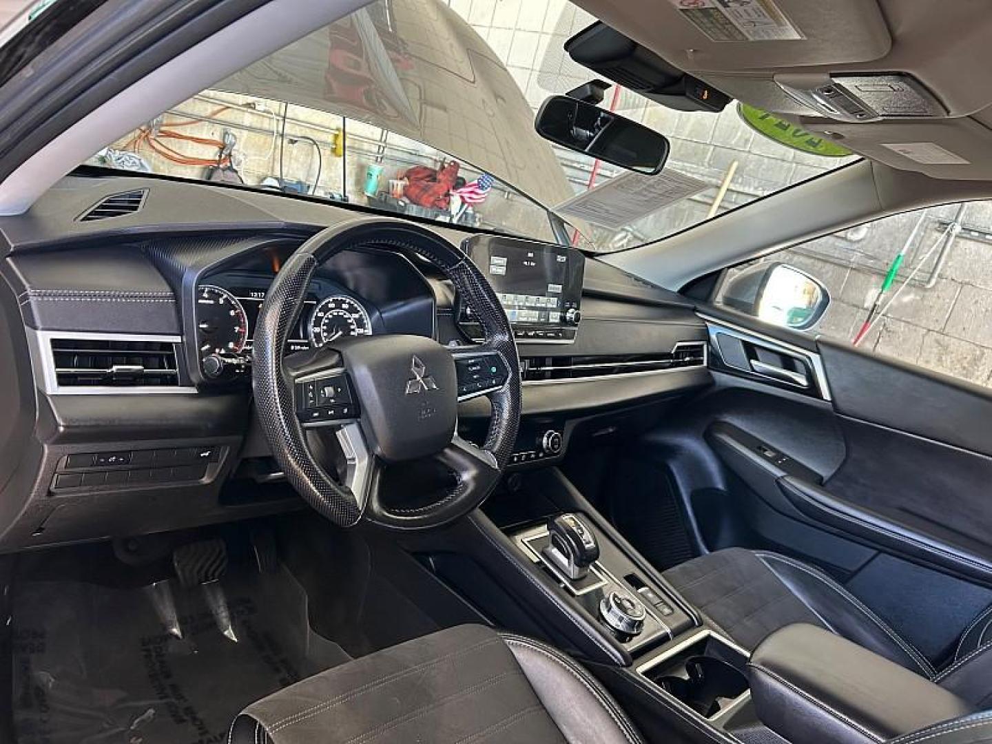 2024 SILVER Mitsubishi Outlander (JA4J4VA84RZ) with an 4-Cyl 2.5 Liter engine, Automatic CVT transmission, located at 412 Auto Vista Drive, Palmdale, 93551, (661) 945-0620, 34.592636, -118.136681 - Photo#16