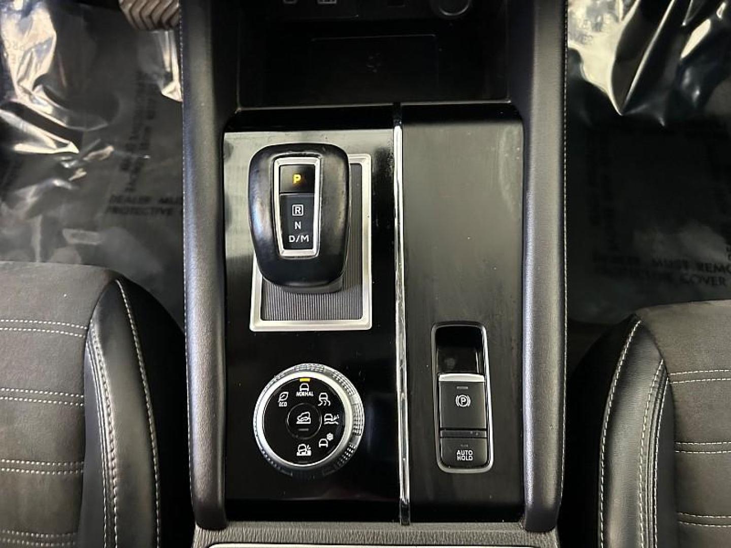 2024 SILVER Mitsubishi Outlander (JA4J4VA84RZ) with an 4-Cyl 2.5 Liter engine, Automatic CVT transmission, located at 412 Auto Vista Drive, Palmdale, 93551, (661) 945-0620, 34.592636, -118.136681 - Photo#18