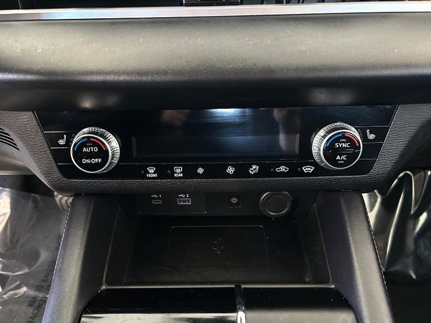 2024 SILVER Mitsubishi Outlander (JA4J4VA84RZ) with an 4-Cyl 2.5 Liter engine, Automatic CVT transmission, located at 412 Auto Vista Drive, Palmdale, 93551, (661) 945-0620, 34.592636, -118.136681 - Photo#19