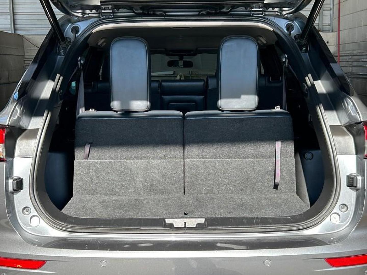 2024 SILVER Mitsubishi Outlander (JA4J4VA84RZ) with an 4-Cyl 2.5 Liter engine, Automatic CVT transmission, located at 412 Auto Vista Drive, Palmdale, 93551, (661) 945-0620, 34.592636, -118.136681 - Photo#24