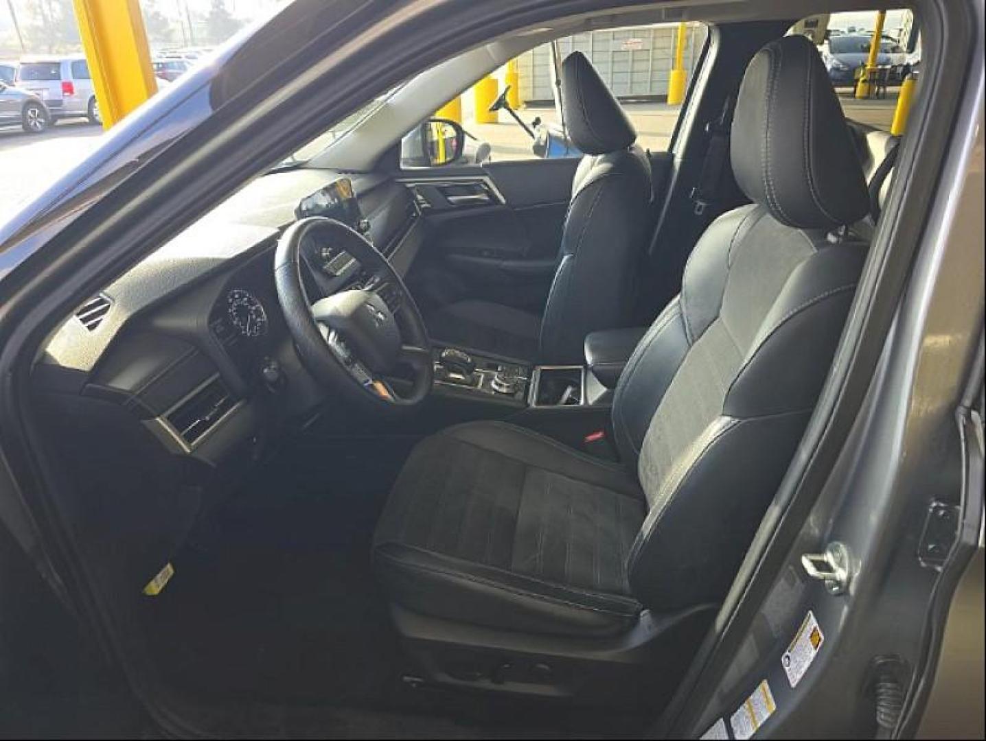 2024 GRAY Mitsubishi Outlander (JA4J3VA87RZ) with an 4-Cyl 2.5 Liter engine, Automatic CVT transmission, located at 412 Auto Vista Drive, Palmdale, 93551, (661) 945-0620, 34.592636, -118.136681 - Photo#3