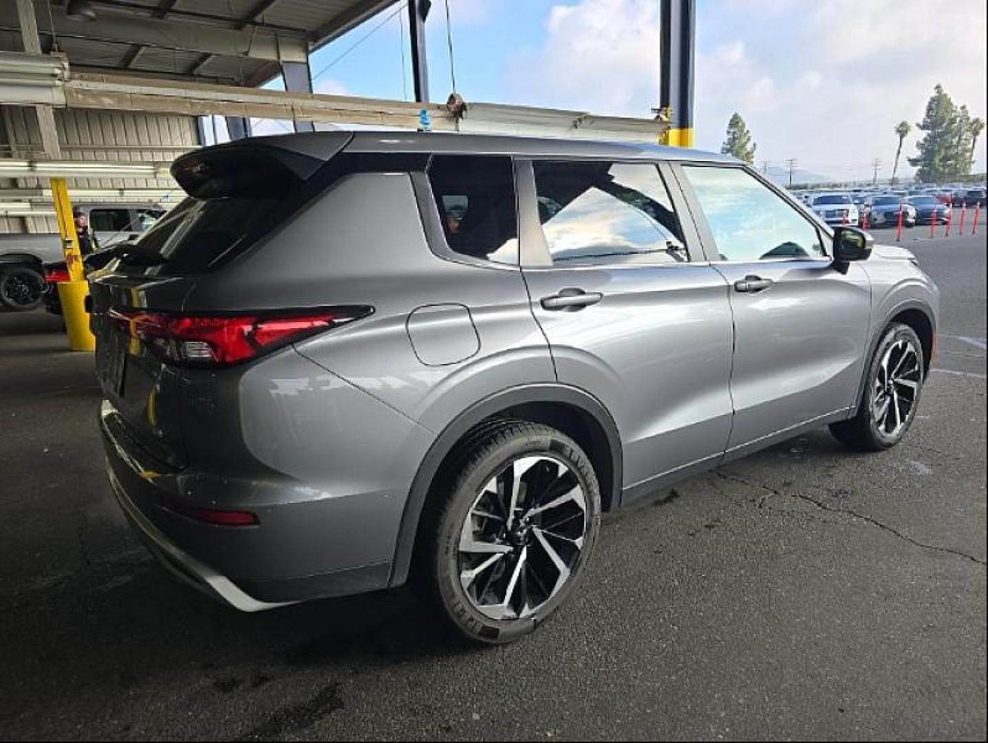 2024 GRAY Mitsubishi Outlander (JA4J3VA87RZ) with an 4-Cyl 2.5 Liter engine, Automatic CVT transmission, located at 412 Auto Vista Drive, Palmdale, 93551, (661) 945-0620, 34.592636, -118.136681 - Photo#2