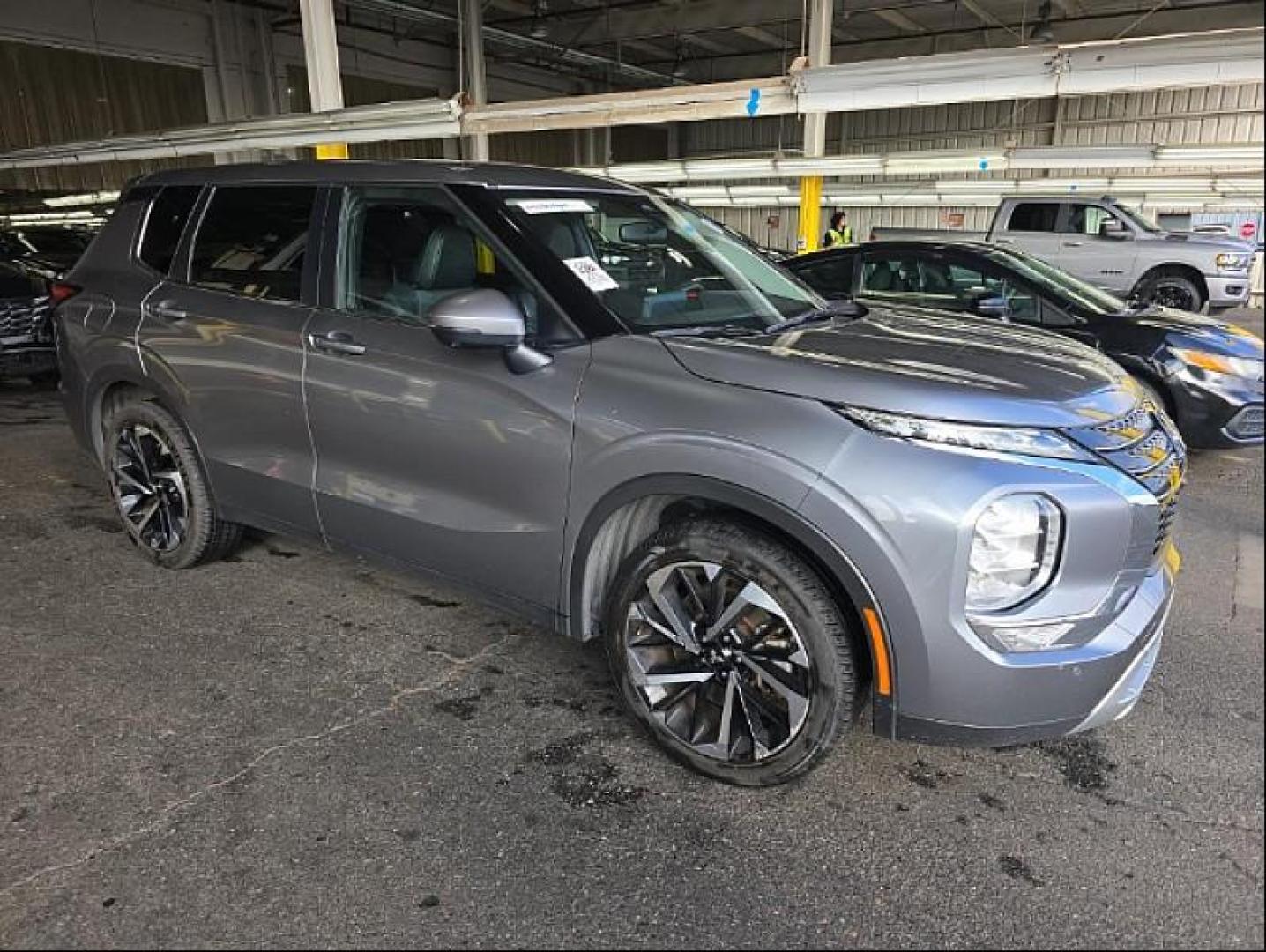2024 GRAY Mitsubishi Outlander (JA4J3VA87RZ) with an 4-Cyl 2.5 Liter engine, Automatic CVT transmission, located at 412 Auto Vista Drive, Palmdale, 93551, (661) 945-0620, 34.592636, -118.136681 - Photo#0