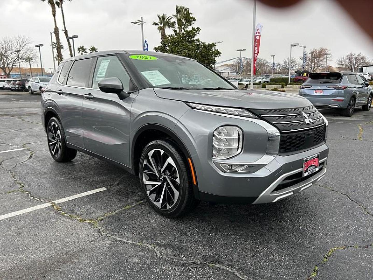 2024 SILVER Mitsubishi Outlander (JA4J3VA80RZ) with an 4-Cyl 2.5 Liter engine, Automatic CVT transmission, located at 412 Auto Vista Drive, Palmdale, 93551, (661) 945-0620, 34.592636, -118.136681 - Photo#0