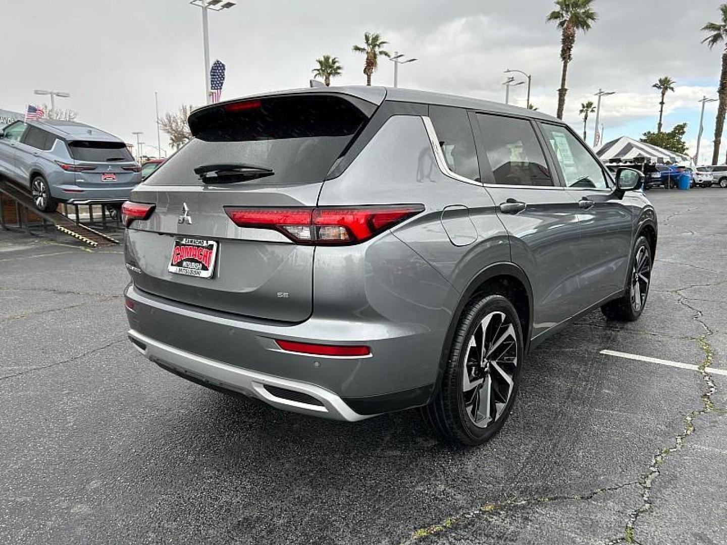 2024 SILVER Mitsubishi Outlander (JA4J3VA80RZ) with an 4-Cyl 2.5 Liter engine, Automatic CVT transmission, located at 412 Auto Vista Drive, Palmdale, 93551, (661) 945-0620, 34.592636, -118.136681 - Photo#2