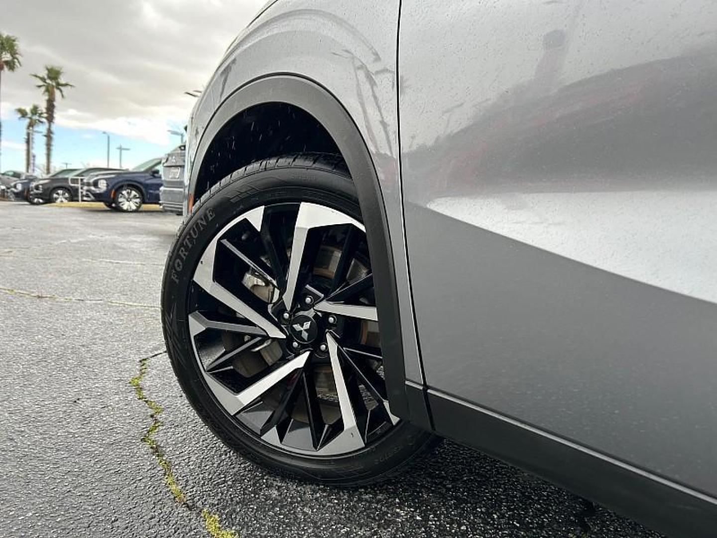 2024 SILVER Mitsubishi Outlander (JA4J3VA80RZ) with an 4-Cyl 2.5 Liter engine, Automatic CVT transmission, located at 412 Auto Vista Drive, Palmdale, 93551, (661) 945-0620, 34.592636, -118.136681 - Photo#7