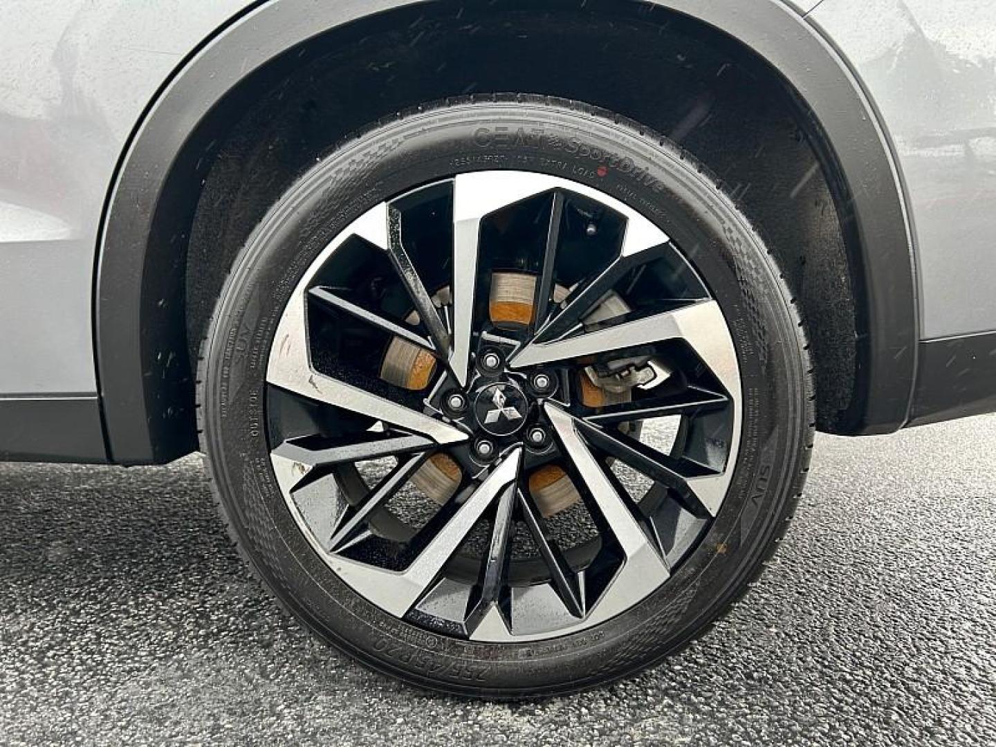 2024 SILVER Mitsubishi Outlander (JA4J3VA80RZ) with an 4-Cyl 2.5 Liter engine, Automatic CVT transmission, located at 412 Auto Vista Drive, Palmdale, 93551, (661) 945-0620, 34.592636, -118.136681 - Photo#13