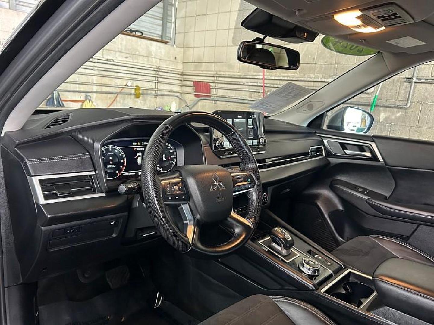 2024 SILVER Mitsubishi Outlander (JA4J3VA80RZ) with an 4-Cyl 2.5 Liter engine, Automatic CVT transmission, located at 412 Auto Vista Drive, Palmdale, 93551, (661) 945-0620, 34.592636, -118.136681 - Photo#17