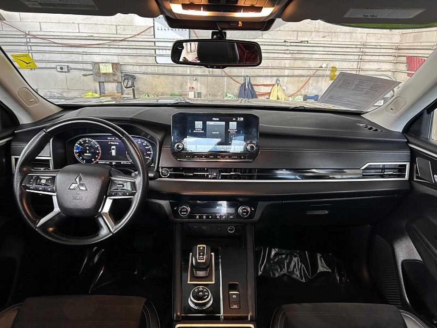 2024 SILVER Mitsubishi Outlander (JA4J3VA80RZ) with an 4-Cyl 2.5 Liter engine, Automatic CVT transmission, located at 412 Auto Vista Drive, Palmdale, 93551, (661) 945-0620, 34.592636, -118.136681 - Photo#22