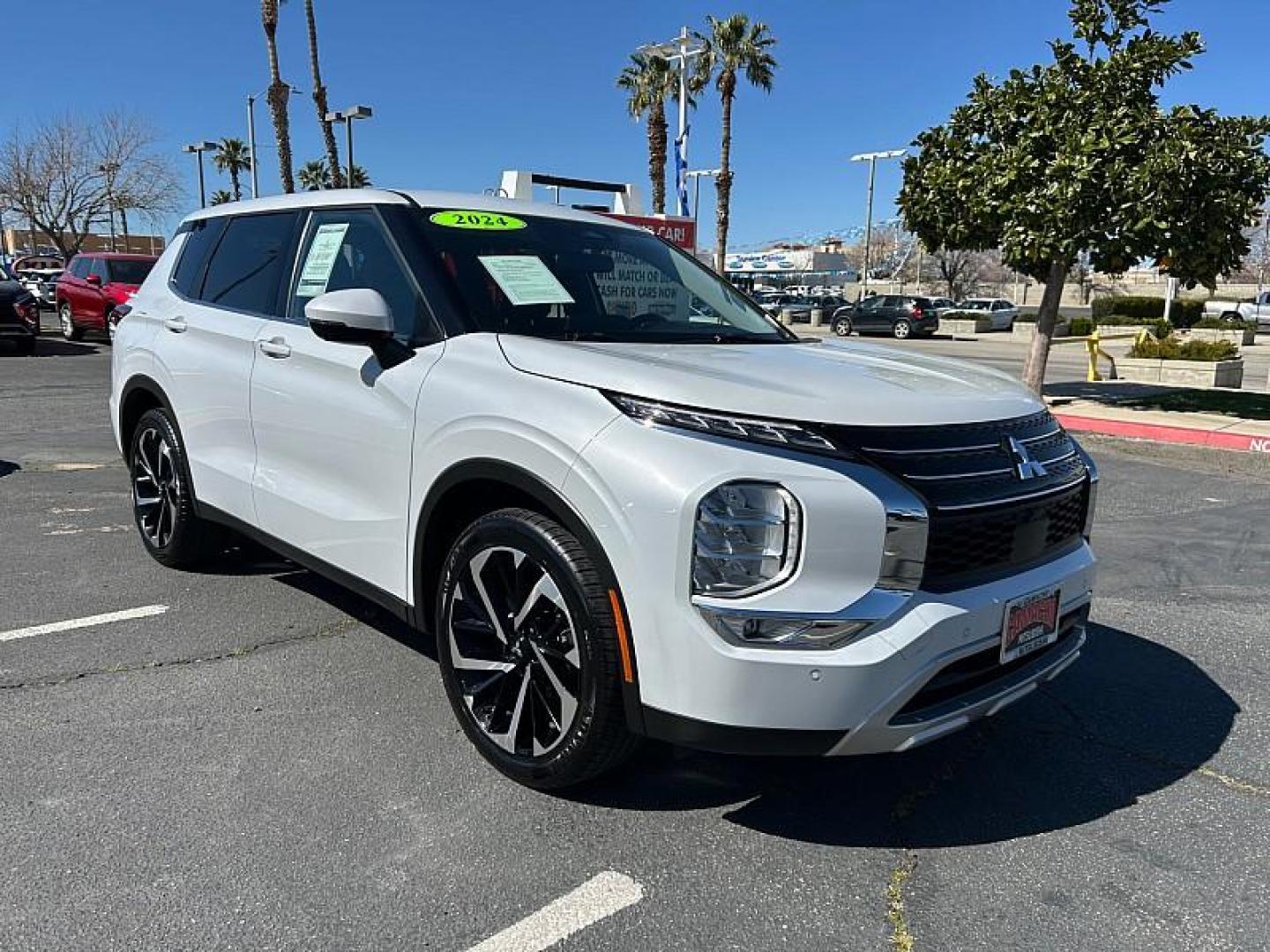 2024 SILVER Mitsubishi Outlander (JA4J3VA81RZ) with an 4-Cyl 2.5 Liter engine, Automatic CVT transmission, located at 412 Auto Vista Drive, Palmdale, 93551, (661) 945-0620, 34.592636, -118.136681 - Photo#1