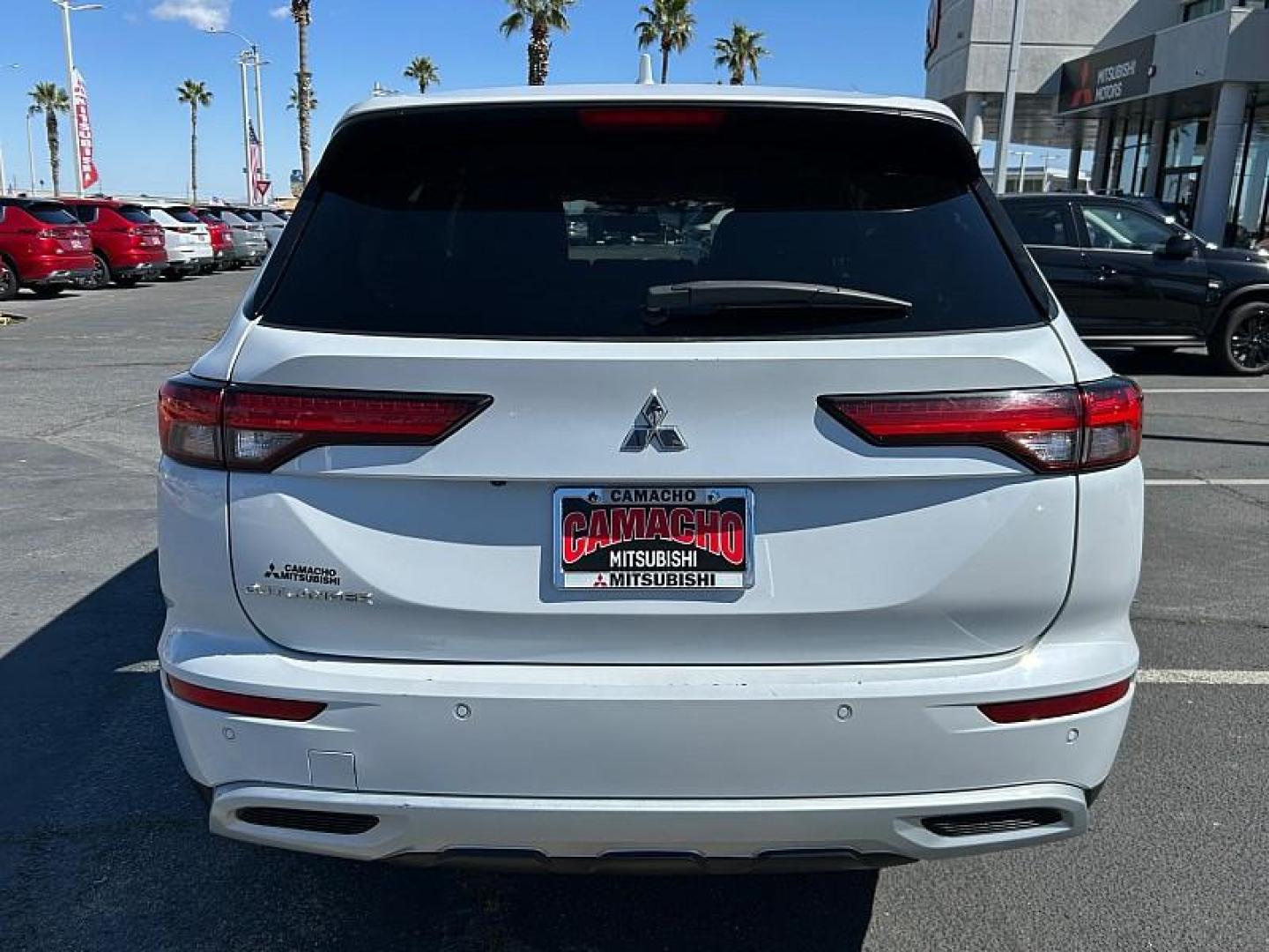 2024 SILVER Mitsubishi Outlander (JA4J3VA81RZ) with an 4-Cyl 2.5 Liter engine, Automatic CVT transmission, located at 412 Auto Vista Drive, Palmdale, 93551, (661) 945-0620, 34.592636, -118.136681 - Photo#2