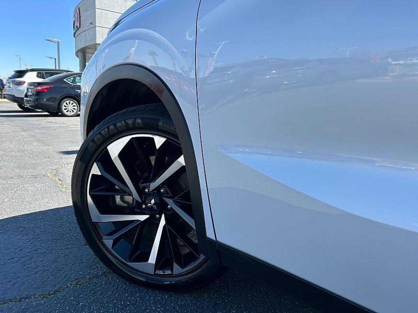 2024 SILVER Mitsubishi Outlander (JA4J3VA81RZ) with an 4-Cyl 2.5 Liter engine, Automatic CVT transmission, located at 412 Auto Vista Drive, Palmdale, 93551, (661) 945-0620, 34.592636, -118.136681 - Photo#7