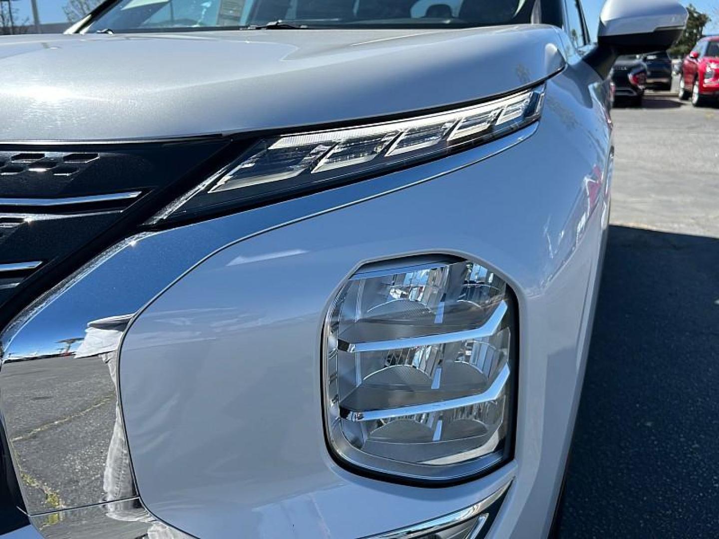 2024 SILVER Mitsubishi Outlander (JA4J3VA81RZ) with an 4-Cyl 2.5 Liter engine, Automatic CVT transmission, located at 412 Auto Vista Drive, Palmdale, 93551, (661) 945-0620, 34.592636, -118.136681 - Photo#8