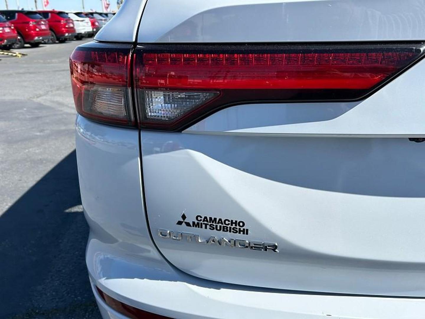 2024 SILVER Mitsubishi Outlander (JA4J3VA81RZ) with an 4-Cyl 2.5 Liter engine, Automatic CVT transmission, located at 412 Auto Vista Drive, Palmdale, 93551, (661) 945-0620, 34.592636, -118.136681 - Photo#12