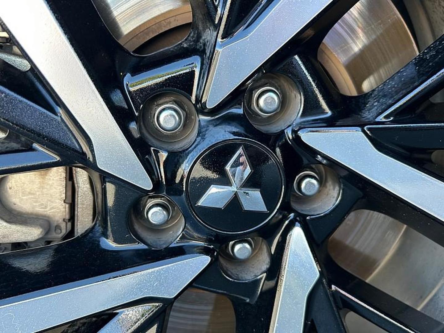 2024 SILVER Mitsubishi Outlander (JA4J3VA81RZ) with an 4-Cyl 2.5 Liter engine, Automatic CVT transmission, located at 412 Auto Vista Drive, Palmdale, 93551, (661) 945-0620, 34.592636, -118.136681 - Photo#16