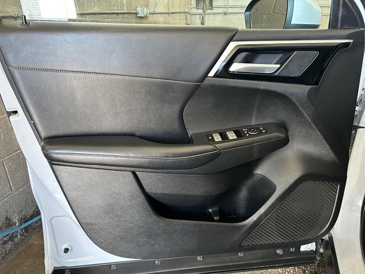 2024 SILVER Mitsubishi Outlander (JA4J3VA81RZ) with an 4-Cyl 2.5 Liter engine, Automatic CVT transmission, located at 412 Auto Vista Drive, Palmdale, 93551, (661) 945-0620, 34.592636, -118.136681 - Photo#17