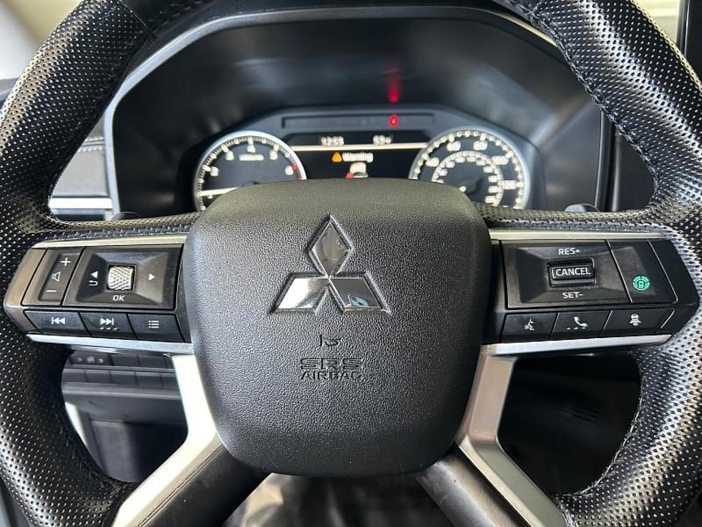 2024 SILVER Mitsubishi Outlander (JA4J3VA81RZ) with an 4-Cyl 2.5 Liter engine, Automatic CVT transmission, located at 412 Auto Vista Drive, Palmdale, 93551, (661) 945-0620, 34.592636, -118.136681 - Photo#19