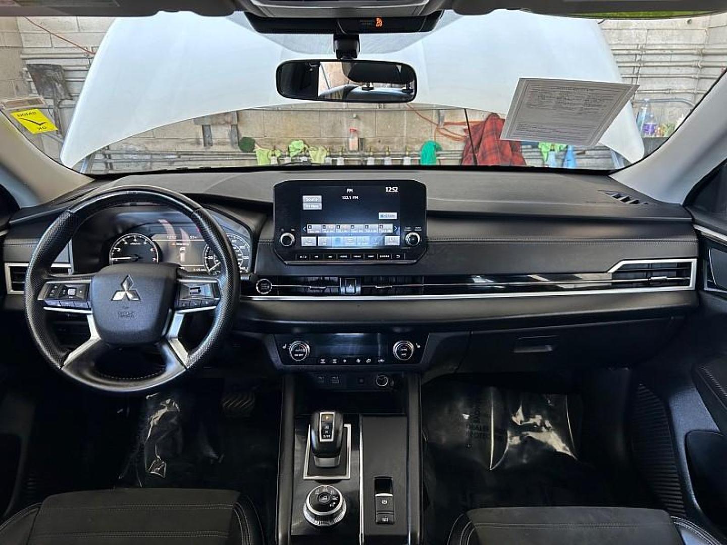 2024 SILVER Mitsubishi Outlander (JA4J3VA81RZ) with an 4-Cyl 2.5 Liter engine, Automatic CVT transmission, located at 412 Auto Vista Drive, Palmdale, 93551, (661) 945-0620, 34.592636, -118.136681 - Photo#23