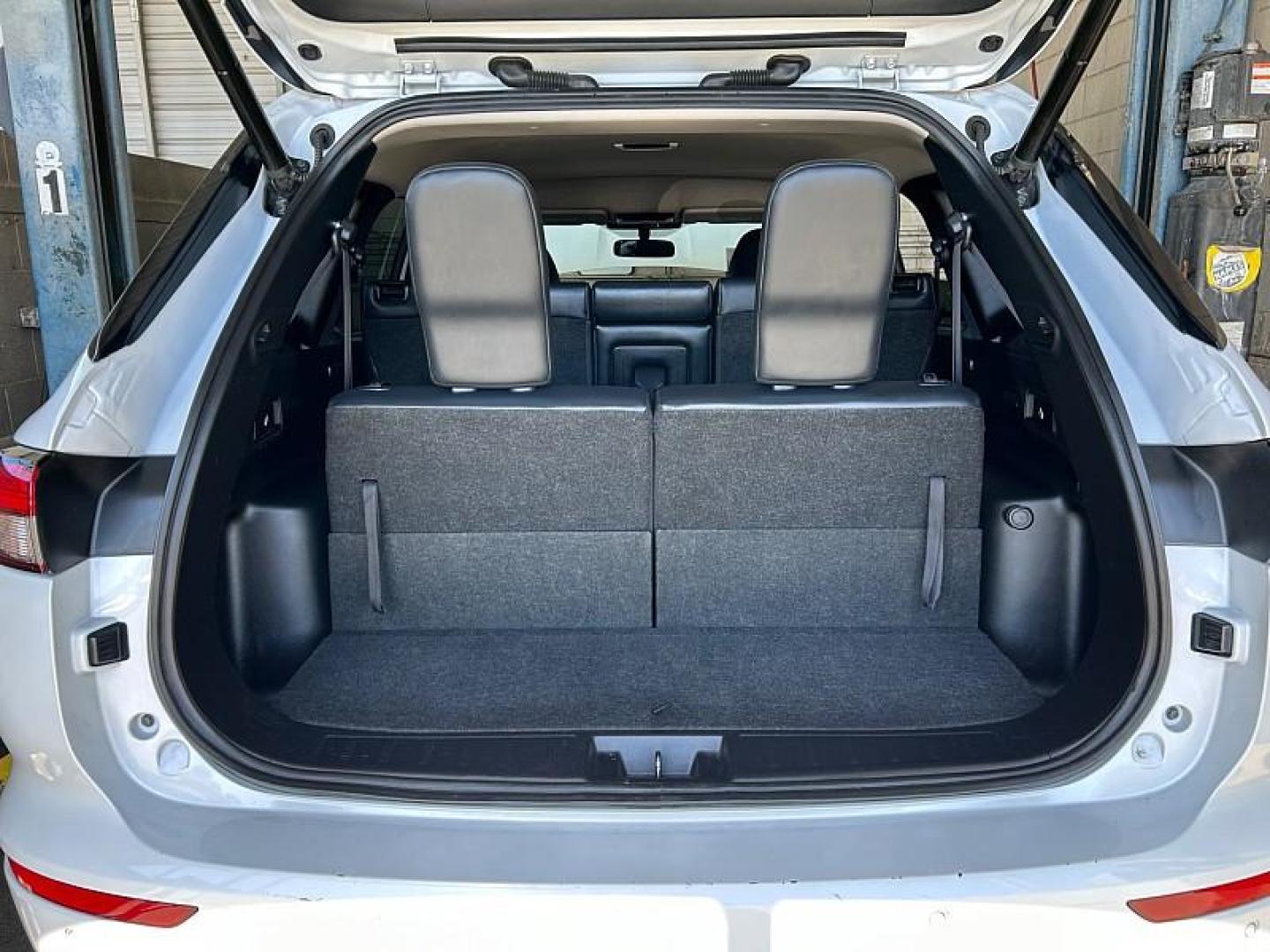 2024 SILVER Mitsubishi Outlander (JA4J3VA81RZ) with an 4-Cyl 2.5 Liter engine, Automatic CVT transmission, located at 412 Auto Vista Drive, Palmdale, 93551, (661) 945-0620, 34.592636, -118.136681 - Photo#25