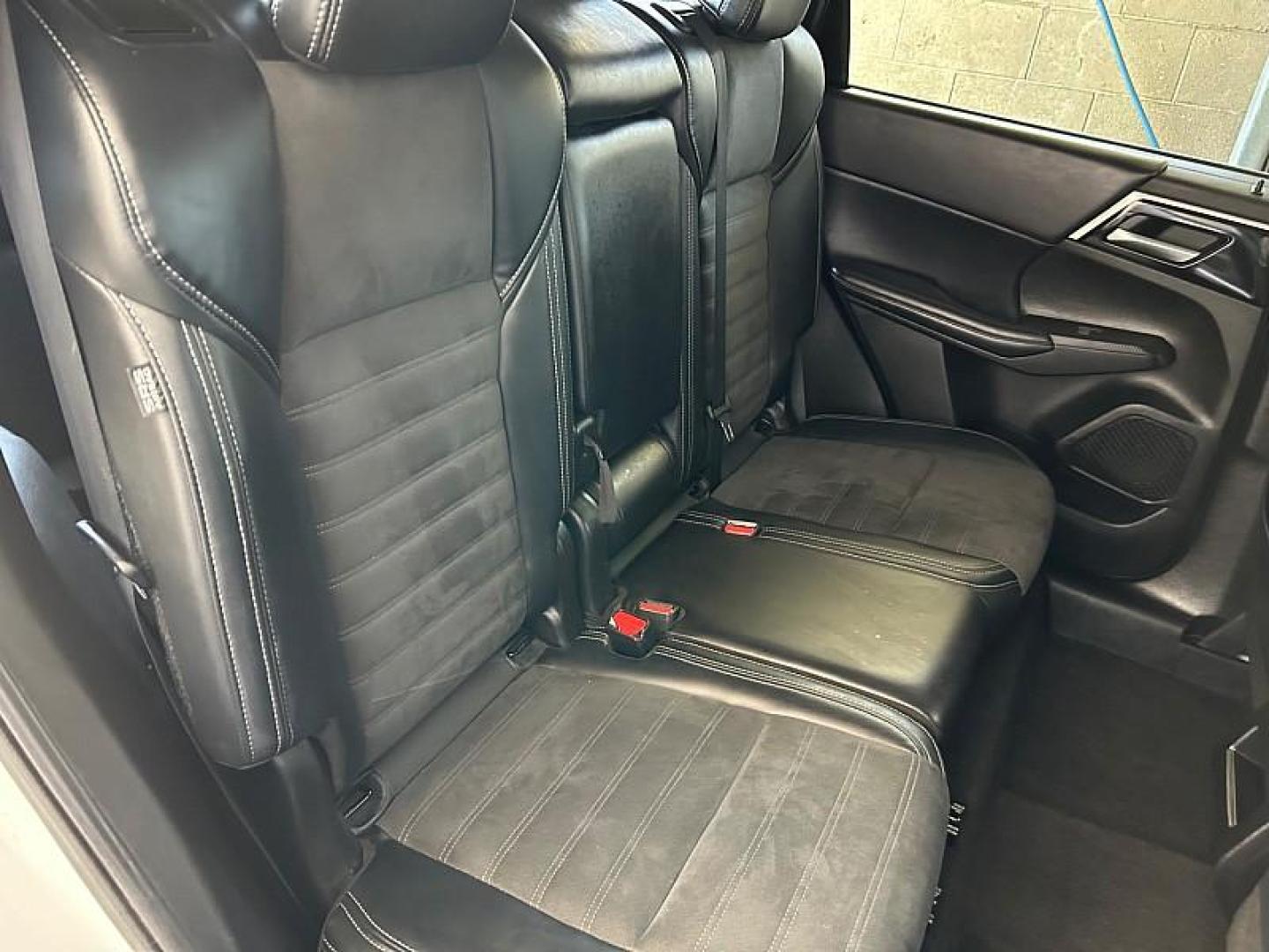 2024 SILVER Mitsubishi Outlander (JA4J3VA81RZ) with an 4-Cyl 2.5 Liter engine, Automatic CVT transmission, located at 412 Auto Vista Drive, Palmdale, 93551, (661) 945-0620, 34.592636, -118.136681 - Photo#26