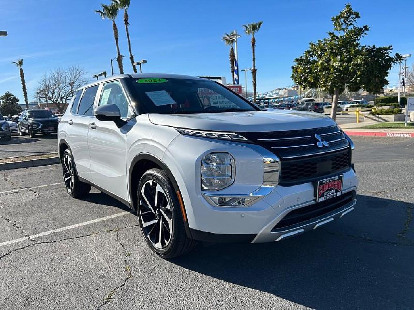 2024 WHITE Mitsubishi Outlander (JA4J3VA83RZ) with an 4-Cyl 2.5 Liter engine, Automatic CVT transmission, located at 412 Auto Vista Drive, Palmdale, 93551, (661) 945-0620, 34.592636, -118.136681 - Photo#1