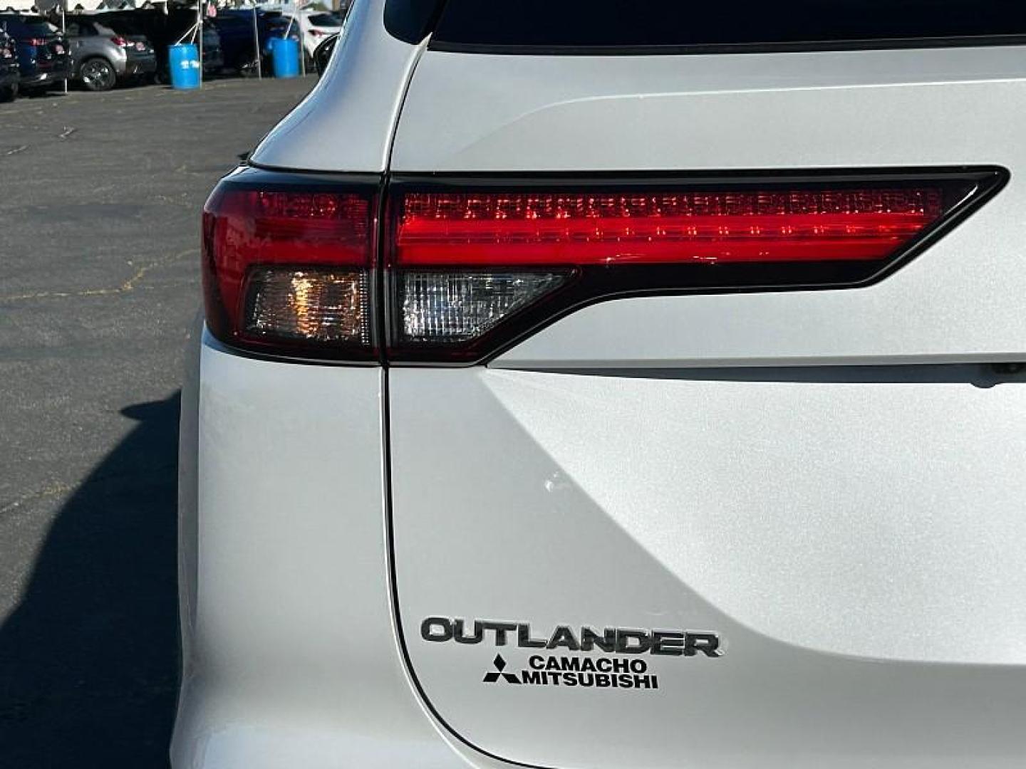 2024 WHITE Mitsubishi Outlander (JA4J3VA83RZ) with an 4-Cyl 2.5 Liter engine, Automatic CVT transmission, located at 412 Auto Vista Drive, Palmdale, 93551, (661) 945-0620, 34.592636, -118.136681 - Photo#12