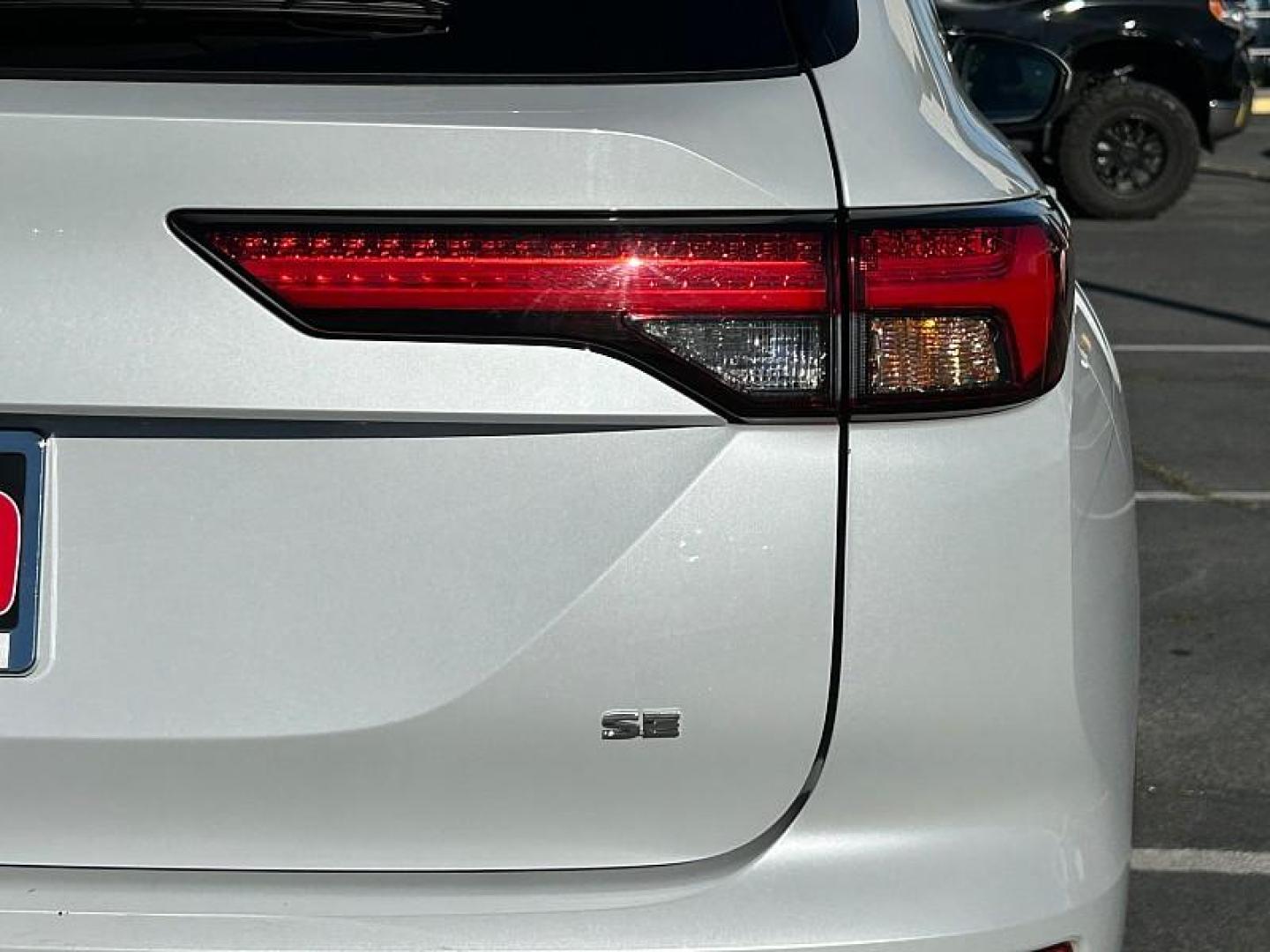 2024 WHITE Mitsubishi Outlander (JA4J3VA83RZ) with an 4-Cyl 2.5 Liter engine, Automatic CVT transmission, located at 412 Auto Vista Drive, Palmdale, 93551, (661) 945-0620, 34.592636, -118.136681 - Photo#13