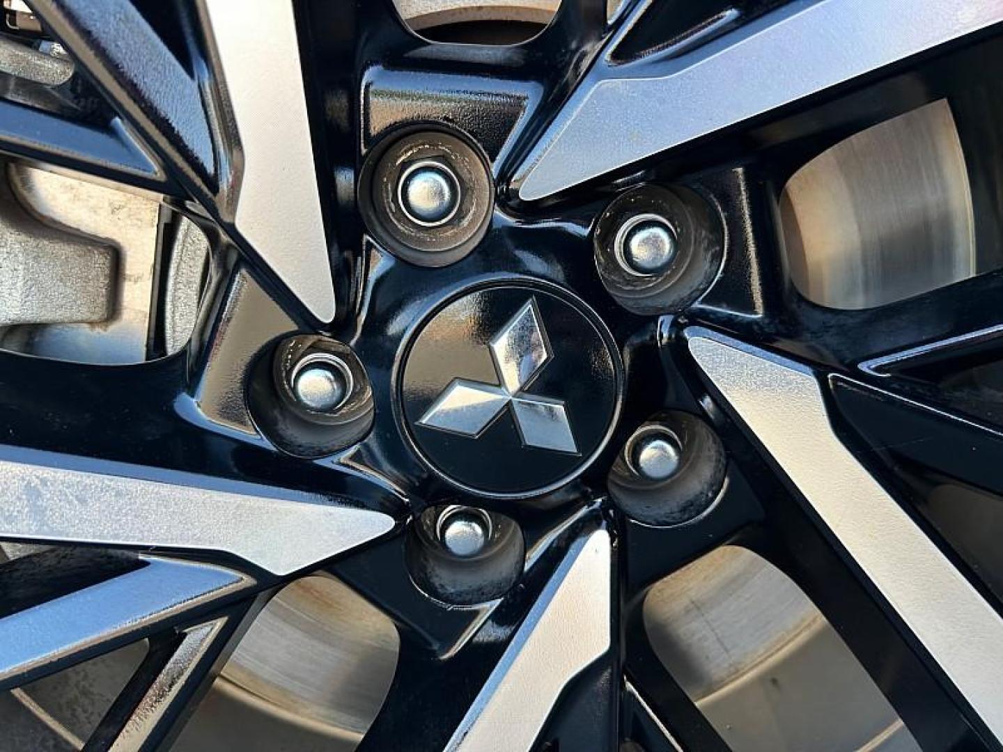 2024 WHITE Mitsubishi Outlander (JA4J3VA83RZ) with an 4-Cyl 2.5 Liter engine, Automatic CVT transmission, located at 412 Auto Vista Drive, Palmdale, 93551, (661) 945-0620, 34.592636, -118.136681 - Photo#16