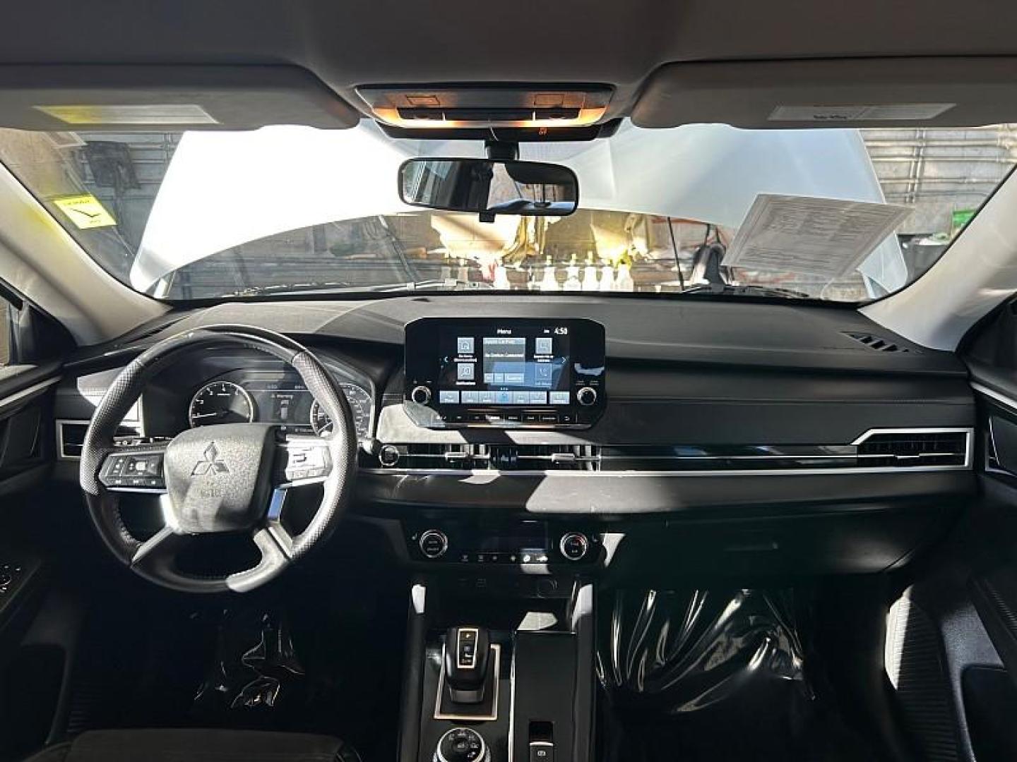 2024 WHITE Mitsubishi Outlander (JA4J3VA83RZ) with an 4-Cyl 2.5 Liter engine, Automatic CVT transmission, located at 412 Auto Vista Drive, Palmdale, 93551, (661) 945-0620, 34.592636, -118.136681 - Photo#18