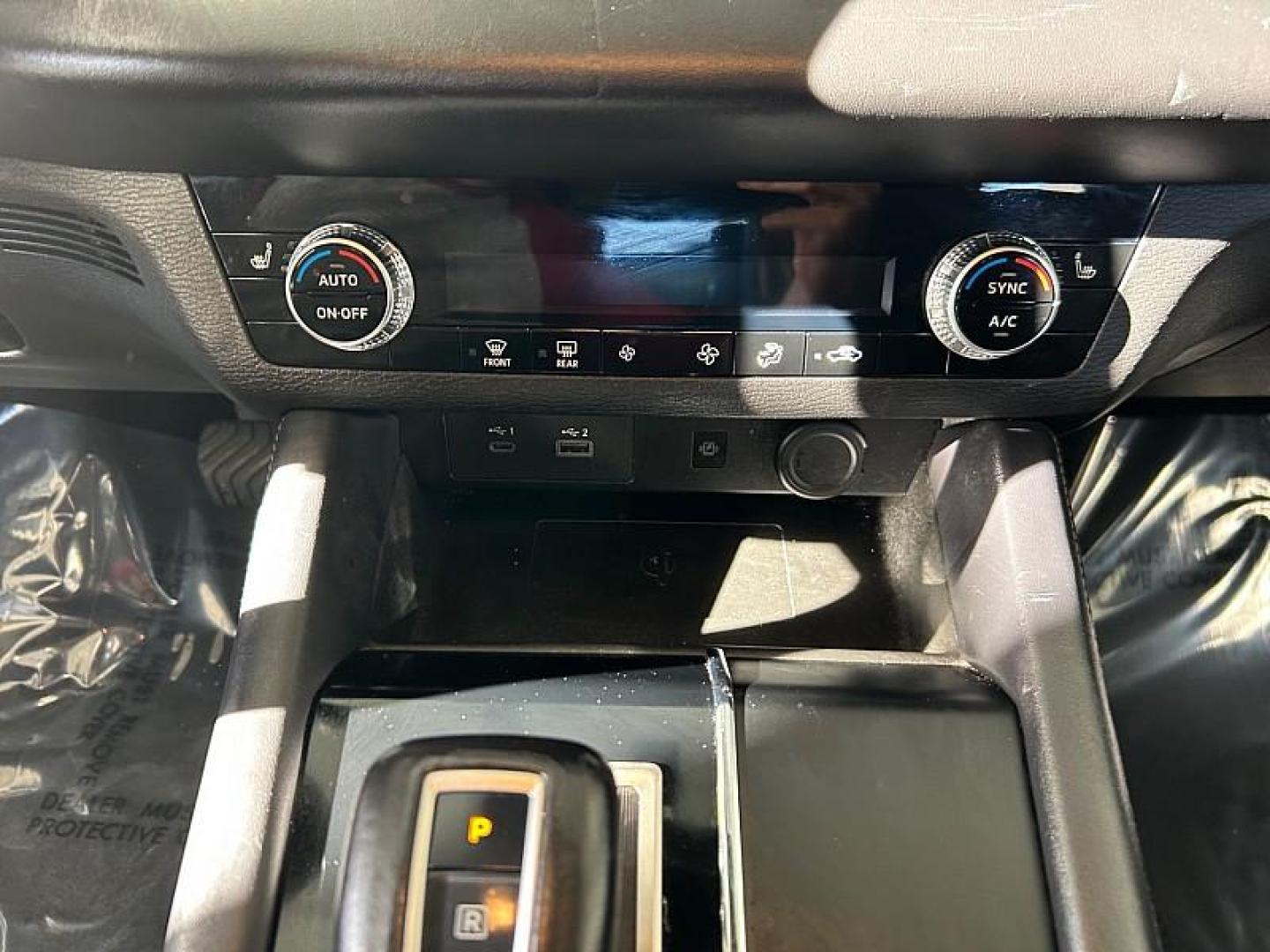 2024 WHITE Mitsubishi Outlander (JA4J3VA83RZ) with an 4-Cyl 2.5 Liter engine, Automatic CVT transmission, located at 412 Auto Vista Drive, Palmdale, 93551, (661) 945-0620, 34.592636, -118.136681 - Photo#21