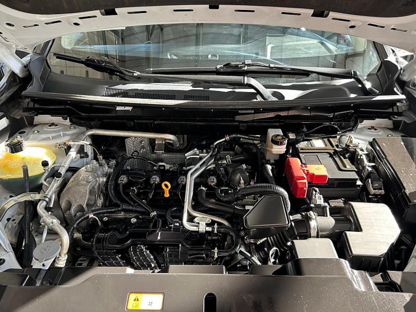 2024 WHITE Mitsubishi Outlander (JA4J3VA83RZ) with an 4-Cyl 2.5 Liter engine, Automatic CVT transmission, located at 412 Auto Vista Drive, Palmdale, 93551, (661) 945-0620, 34.592636, -118.136681 - Photo#30