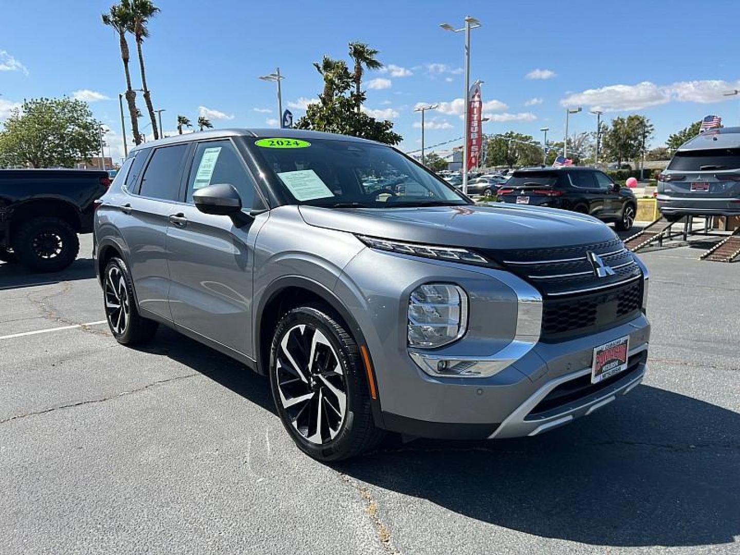 2024 SILVER Mitsubishi Outlander (JA4J3VA89RZ) with an 4-Cyl 2.5 Liter engine, Automatic CVT transmission, located at 412 Auto Vista Drive, Palmdale, 93551, (661) 945-0620, 34.592636, -118.136681 - Photo#0