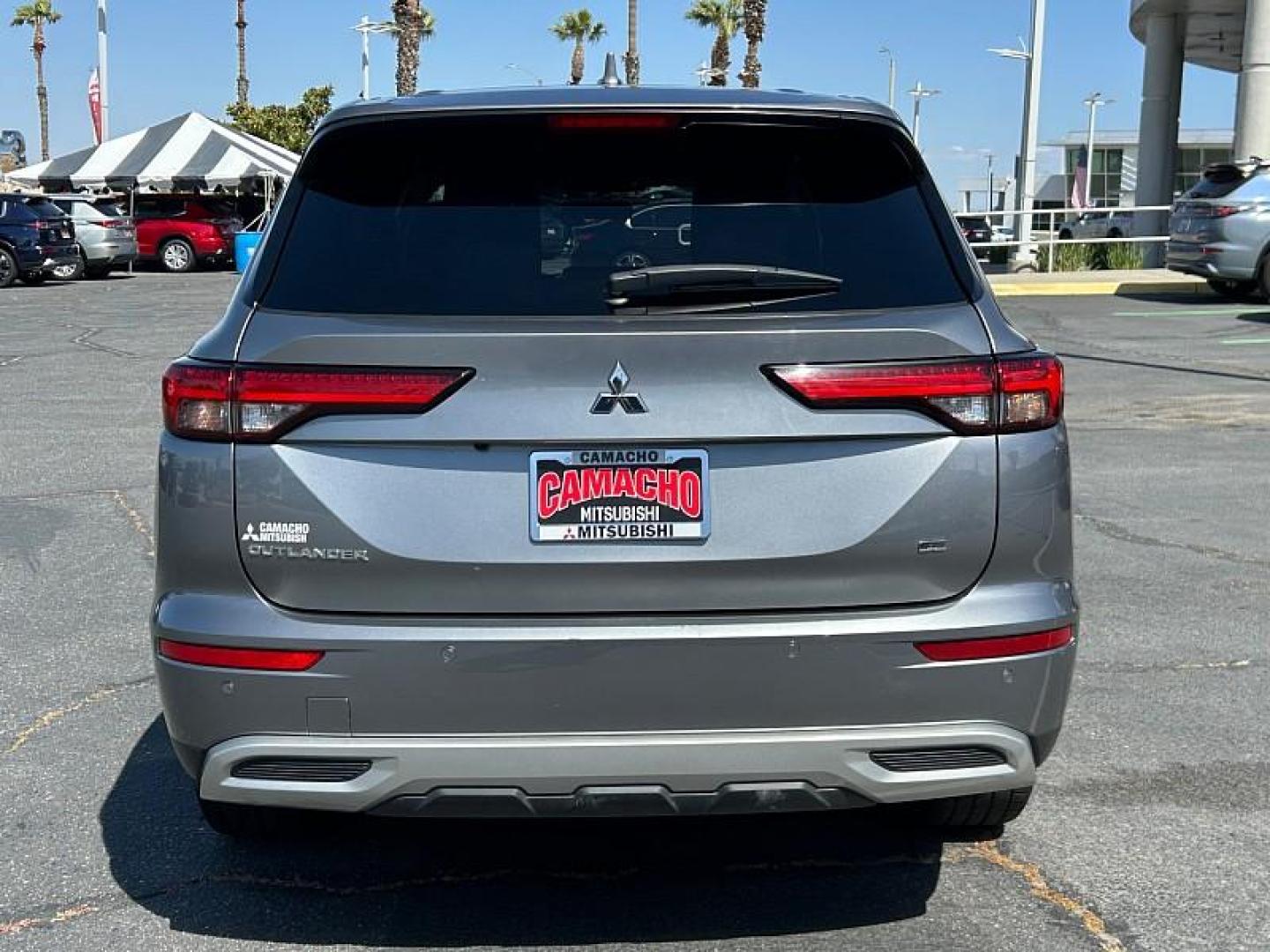 2024 SILVER Mitsubishi Outlander (JA4J3VA89RZ) with an 4-Cyl 2.5 Liter engine, Automatic CVT transmission, located at 412 Auto Vista Drive, Palmdale, 93551, (661) 945-0620, 34.592636, -118.136681 - Photo#5