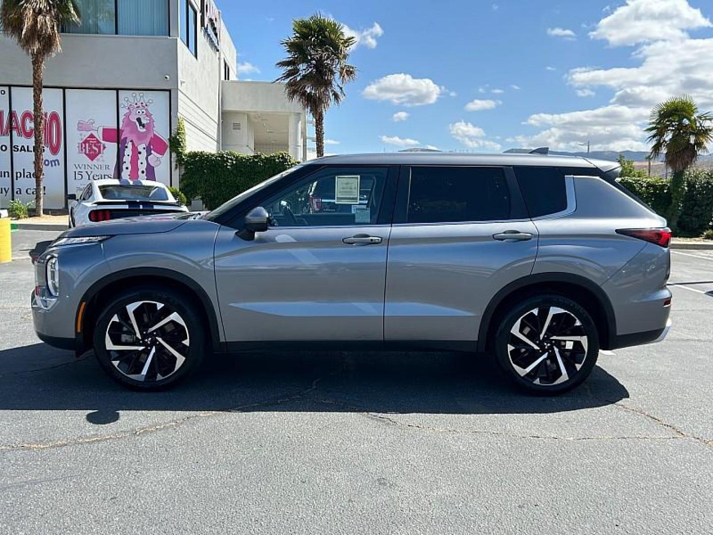 2024 SILVER Mitsubishi Outlander (JA4J3VA89RZ) with an 4-Cyl 2.5 Liter engine, Automatic CVT transmission, located at 412 Auto Vista Drive, Palmdale, 93551, (661) 945-0620, 34.592636, -118.136681 - Photo#7