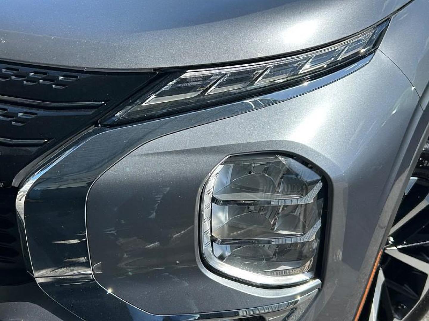 2024 SILVER Mitsubishi Outlander (JA4J3VA89RZ) with an 4-Cyl 2.5 Liter engine, Automatic CVT transmission, located at 412 Auto Vista Drive, Palmdale, 93551, (661) 945-0620, 34.592636, -118.136681 - Photo#9