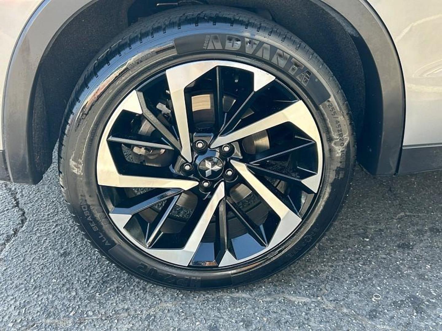 2024 SILVER Mitsubishi Outlander (JA4J3VA89RZ) with an 4-Cyl 2.5 Liter engine, Automatic CVT transmission, located at 412 Auto Vista Drive, Palmdale, 93551, (661) 945-0620, 34.592636, -118.136681 - Photo#11