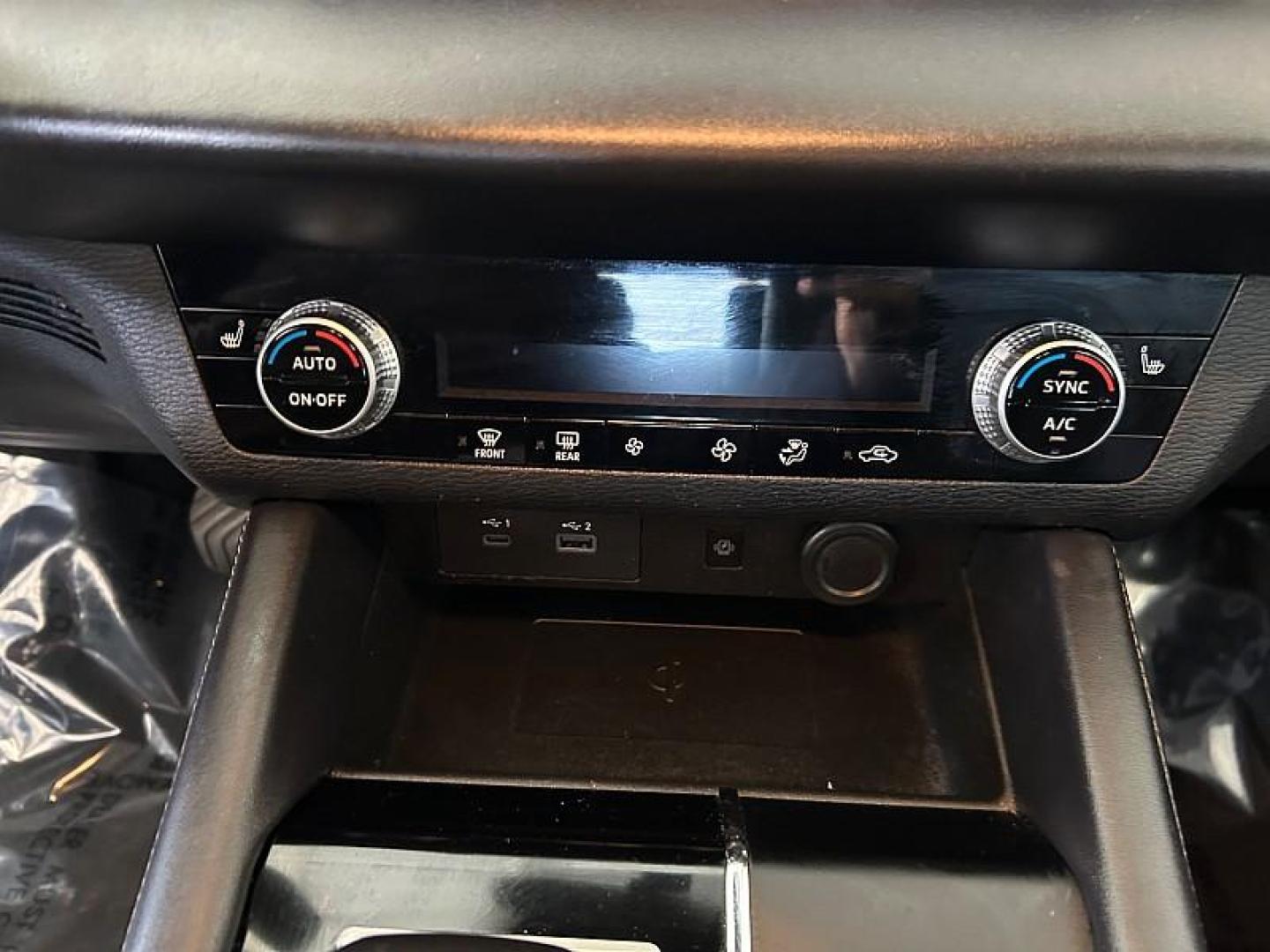 2024 SILVER Mitsubishi Outlander (JA4J3VA89RZ) with an 4-Cyl 2.5 Liter engine, Automatic CVT transmission, located at 412 Auto Vista Drive, Palmdale, 93551, (661) 945-0620, 34.592636, -118.136681 - Photo#18