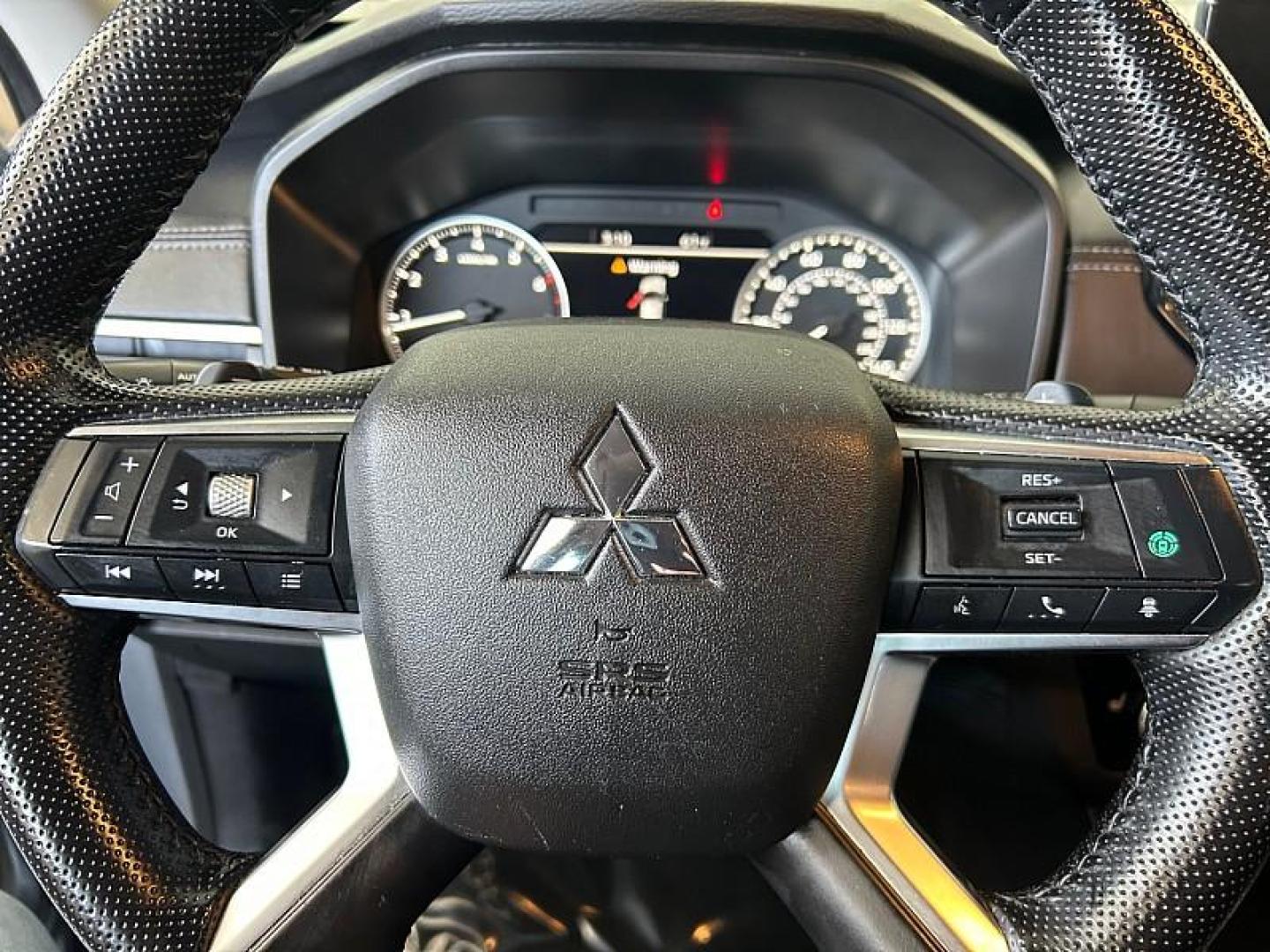 2024 SILVER Mitsubishi Outlander (JA4J3VA89RZ) with an 4-Cyl 2.5 Liter engine, Automatic CVT transmission, located at 412 Auto Vista Drive, Palmdale, 93551, (661) 945-0620, 34.592636, -118.136681 - Photo#27