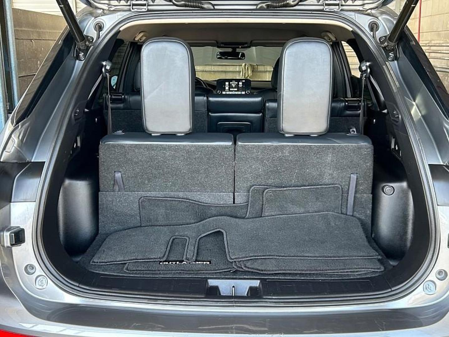 2024 SILVER Mitsubishi Outlander (JA4J3VA89RZ) with an 4-Cyl 2.5 Liter engine, Automatic CVT transmission, located at 412 Auto Vista Drive, Palmdale, 93551, (661) 945-0620, 34.592636, -118.136681 - Photo#29