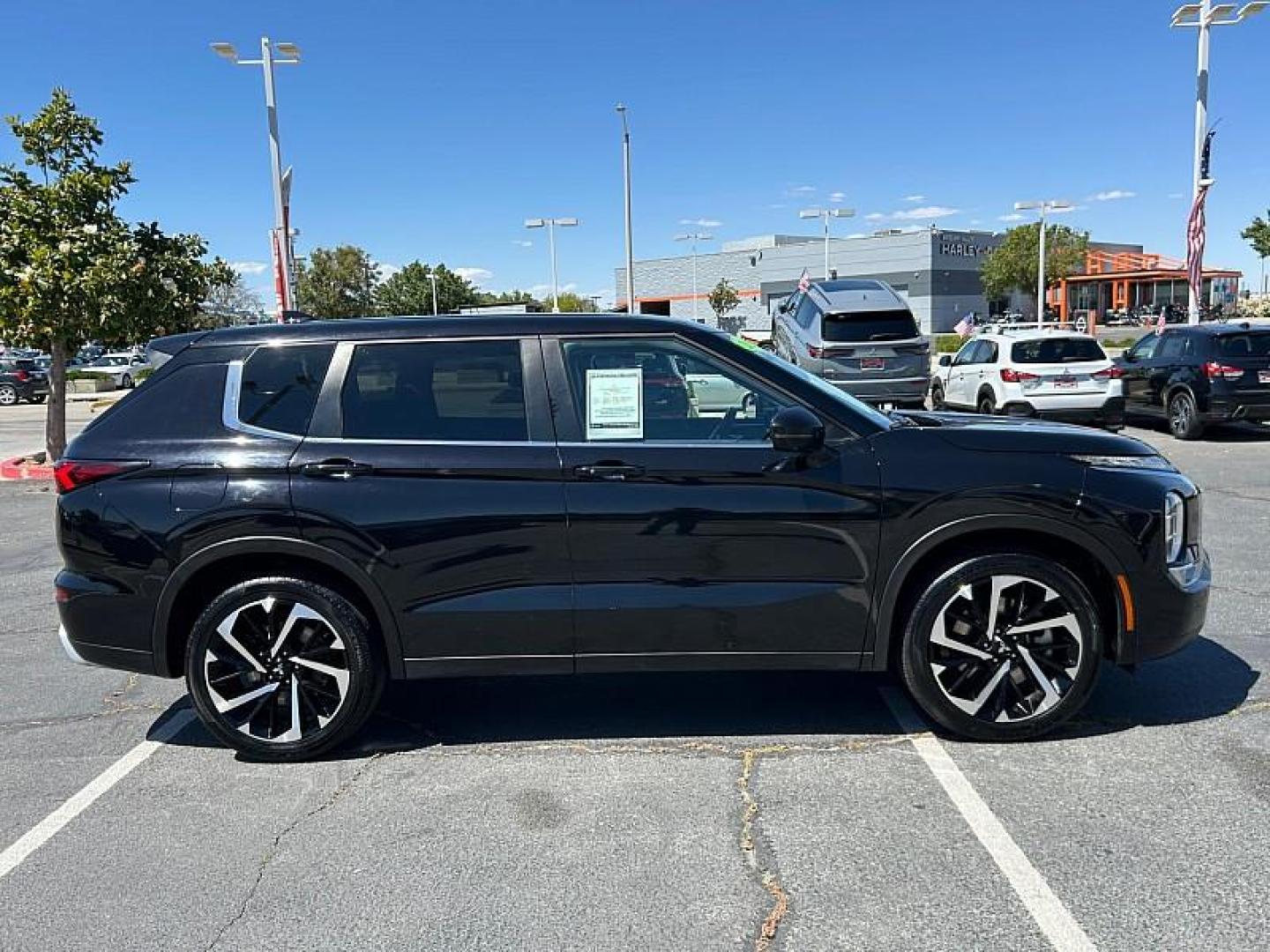2024 BLACK Mitsubishi Outlander (JA4J3VA85RZ) with an 4-Cyl 2.5 Liter engine, Automatic CVT transmission, located at 412 Auto Vista Drive, Palmdale, 93551, (661) 945-0620, 34.592636, -118.136681 - Photo#2