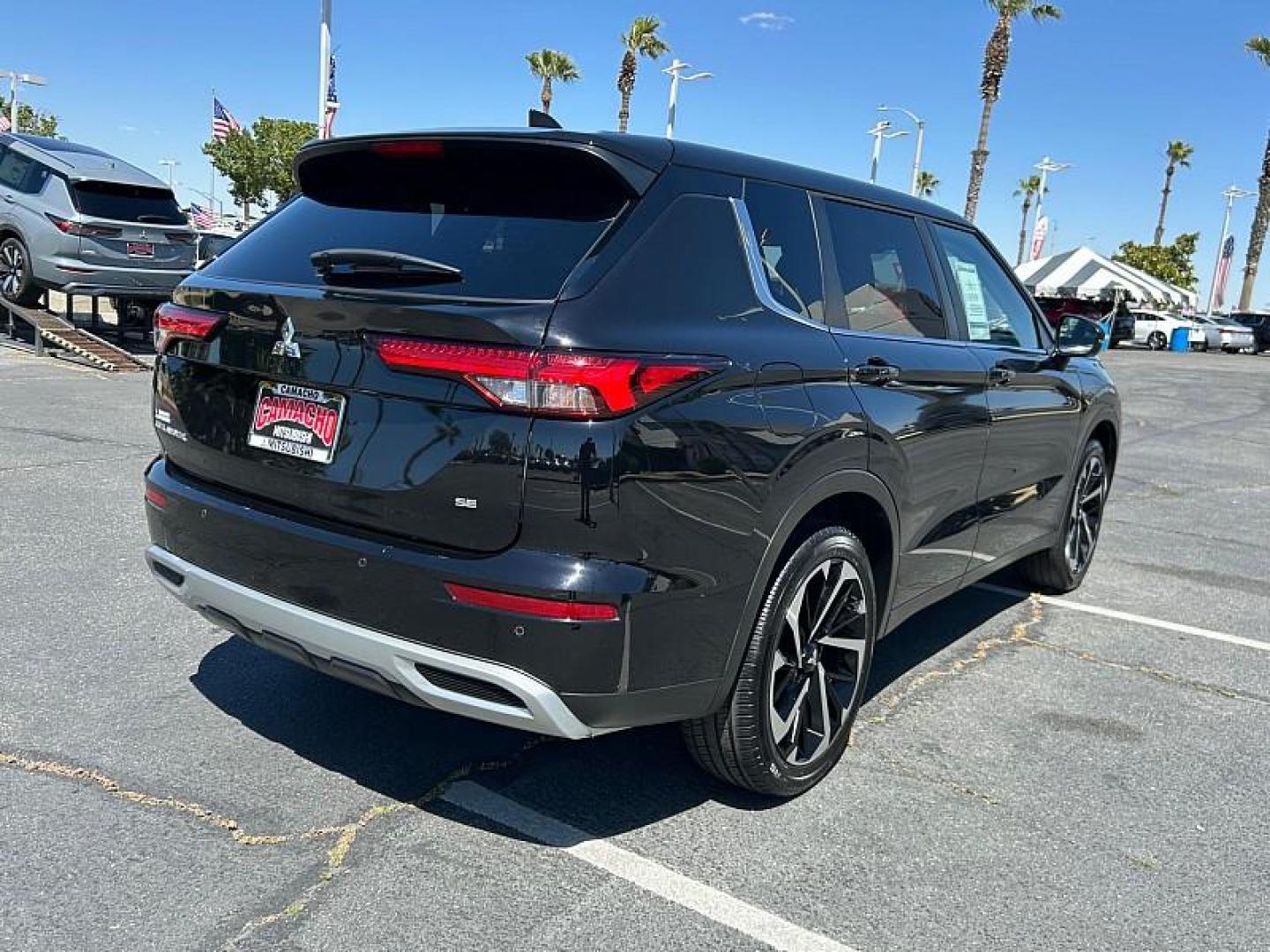 2024 BLACK Mitsubishi Outlander (JA4J3VA85RZ) with an 4-Cyl 2.5 Liter engine, Automatic CVT transmission, located at 412 Auto Vista Drive, Palmdale, 93551, (661) 945-0620, 34.592636, -118.136681 - Photo#3