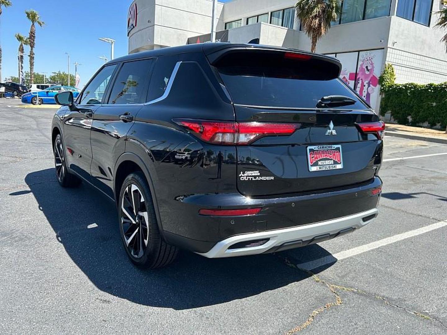 2024 BLACK Mitsubishi Outlander (JA4J3VA85RZ) with an 4-Cyl 2.5 Liter engine, Automatic CVT transmission, located at 412 Auto Vista Drive, Palmdale, 93551, (661) 945-0620, 34.592636, -118.136681 - Photo#5